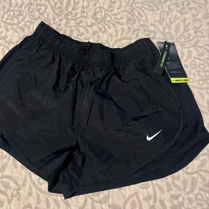 NWT Women’s Nike Shorts S
